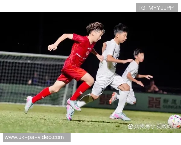 少年足球U13成长之路:培养未来足球明星的关键训练与比赛策略 少年足球U13成长之路:培养未来足球明星的关键训练与比赛策略