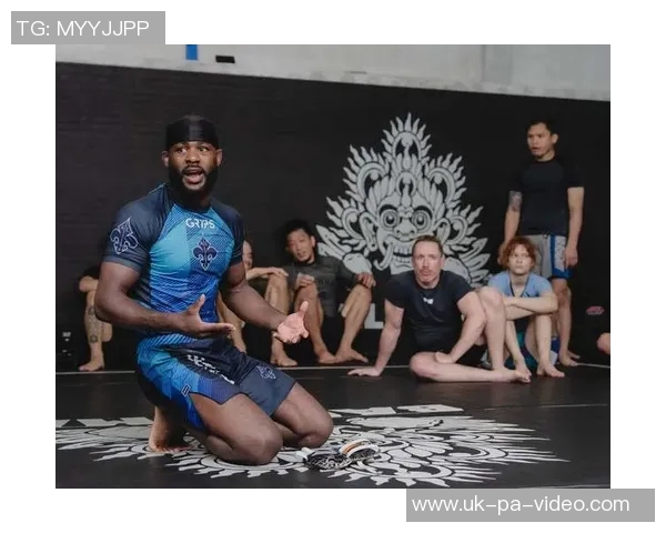 提升球场表现的秘密足球赛前热身瑜伽助你放松身心迎接挑战